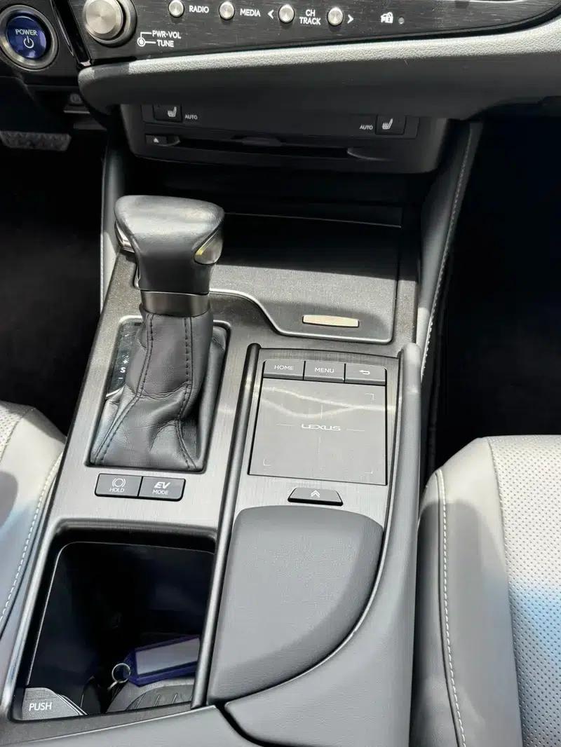 Lexus ES 2022 300h Premium Edition — миниатюра 10