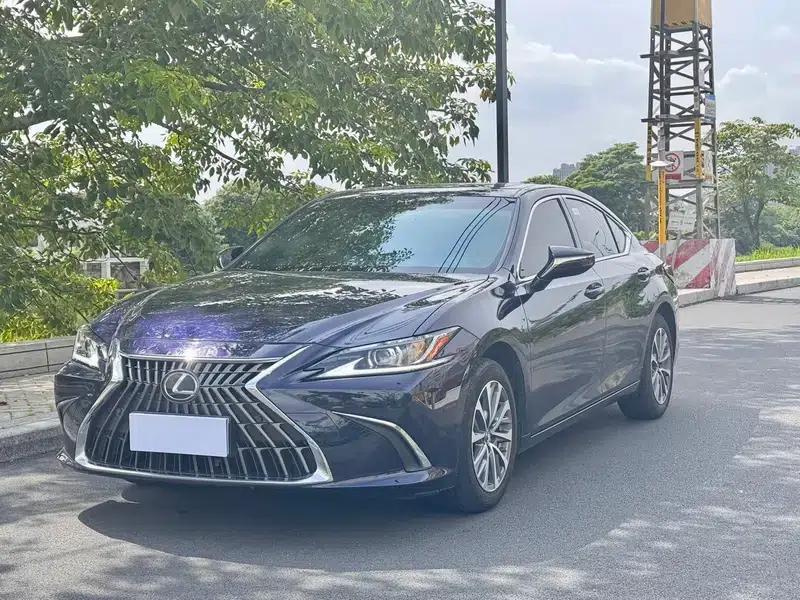 Lexus ES 2024 200 Premium Edition — миниатюра 1