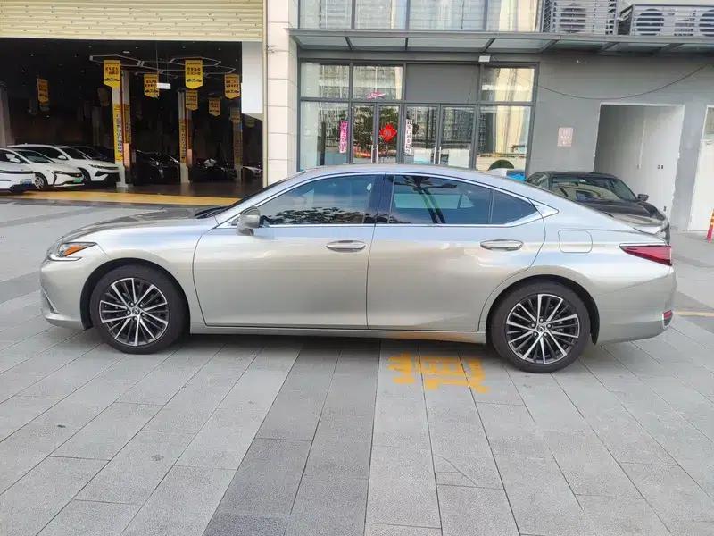 Lexus ES 2022 300h Premium Edition — миниатюра 3