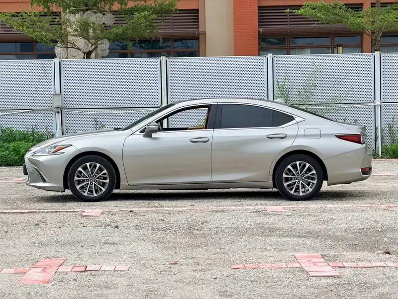 Lexus ES 2022 200 Premium Edition — миниатюра 3