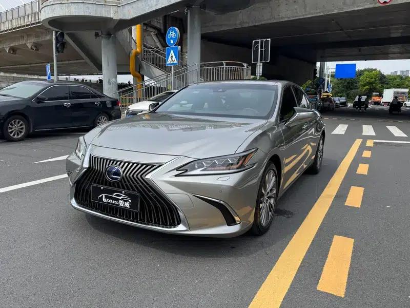 Lexus ES 2019 300h Millionth Anniversary Limited Edition (China VI Emission Standard) — миниатюра 1