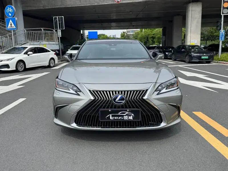 Lexus ES 2019 300h Millionth Anniversary Limited Edition (China VI Emission Standard) — миниатюра 2