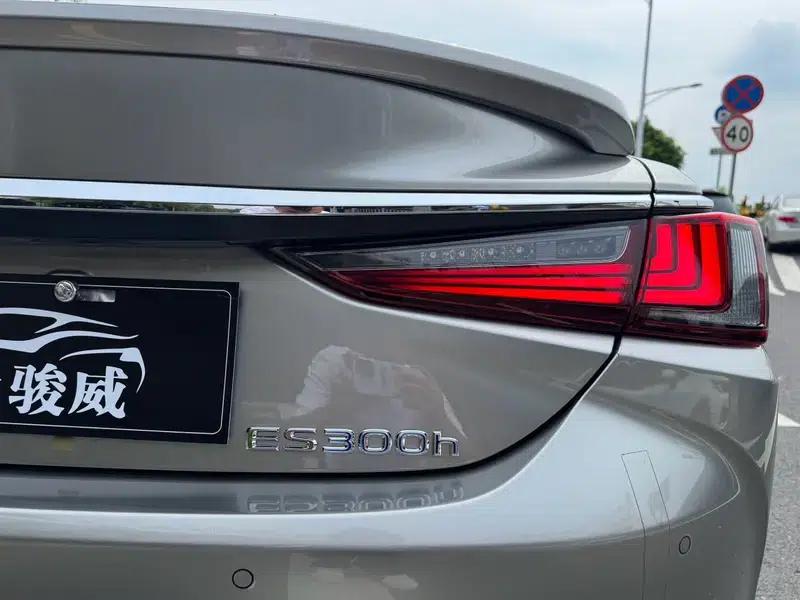 Lexus ES 2019 300h Millionth Anniversary Limited Edition (China VI Emission Standard) — миниатюра 8