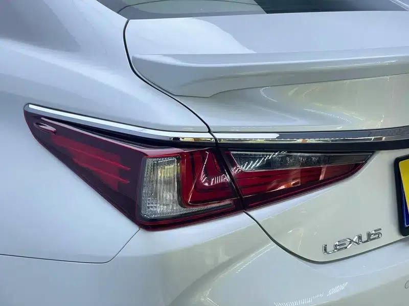 Lexus ES 2023 260 Premium Edition — миниатюра 13