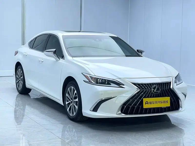 Lexus ES 2023 260 Premium Edition — миниатюра 3