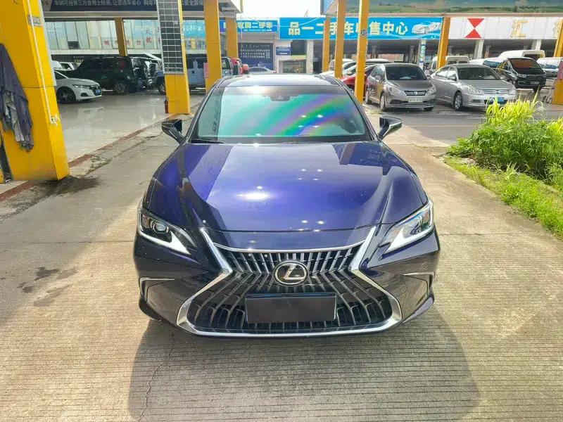 Lexus ES 2024 200 Premium Edition — миниатюра 2