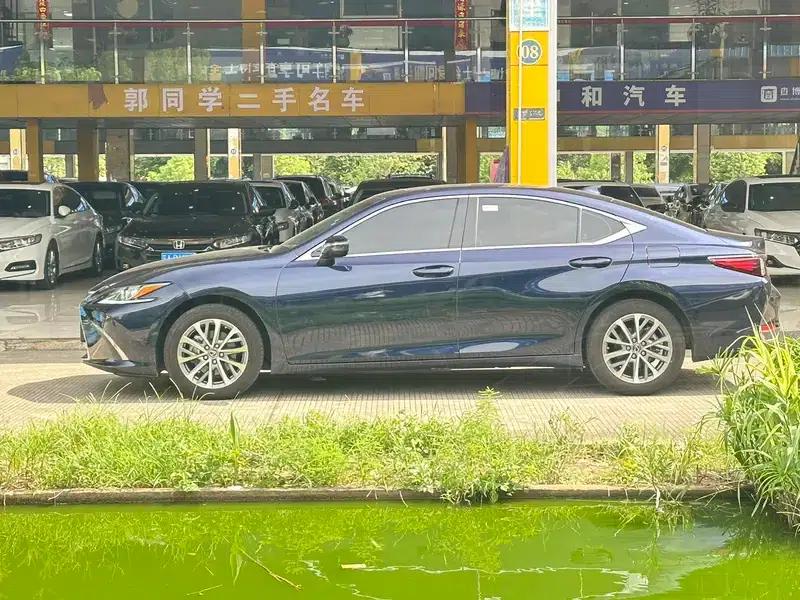 Lexus ES 2024 200 Premium Edition — миниатюра 10