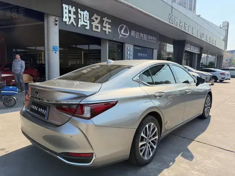 Lexus ES 2022 200 Premium Edition — миниатюра 6