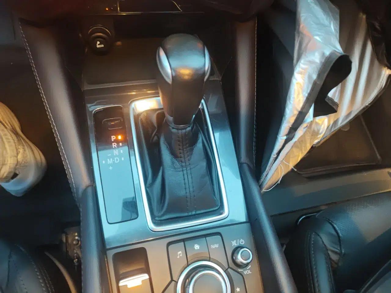 Mazda Atenza 2017 2.0L Blue Sky Luxury Edition — миниатюра 14