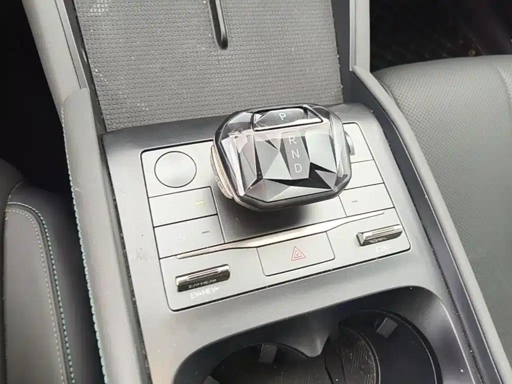 Qin L 2024 DM-i 120KM Super Edition — миниатюра 14