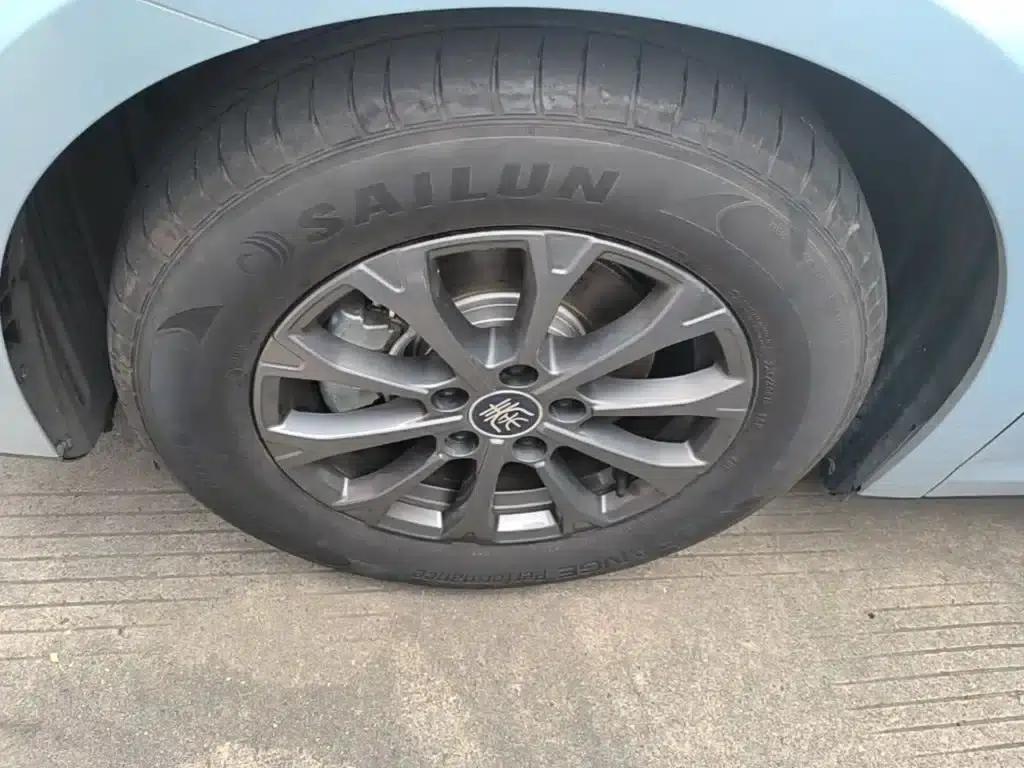 Qin L 2024 DM-i 80KM Leading Edition — миниатюра 23