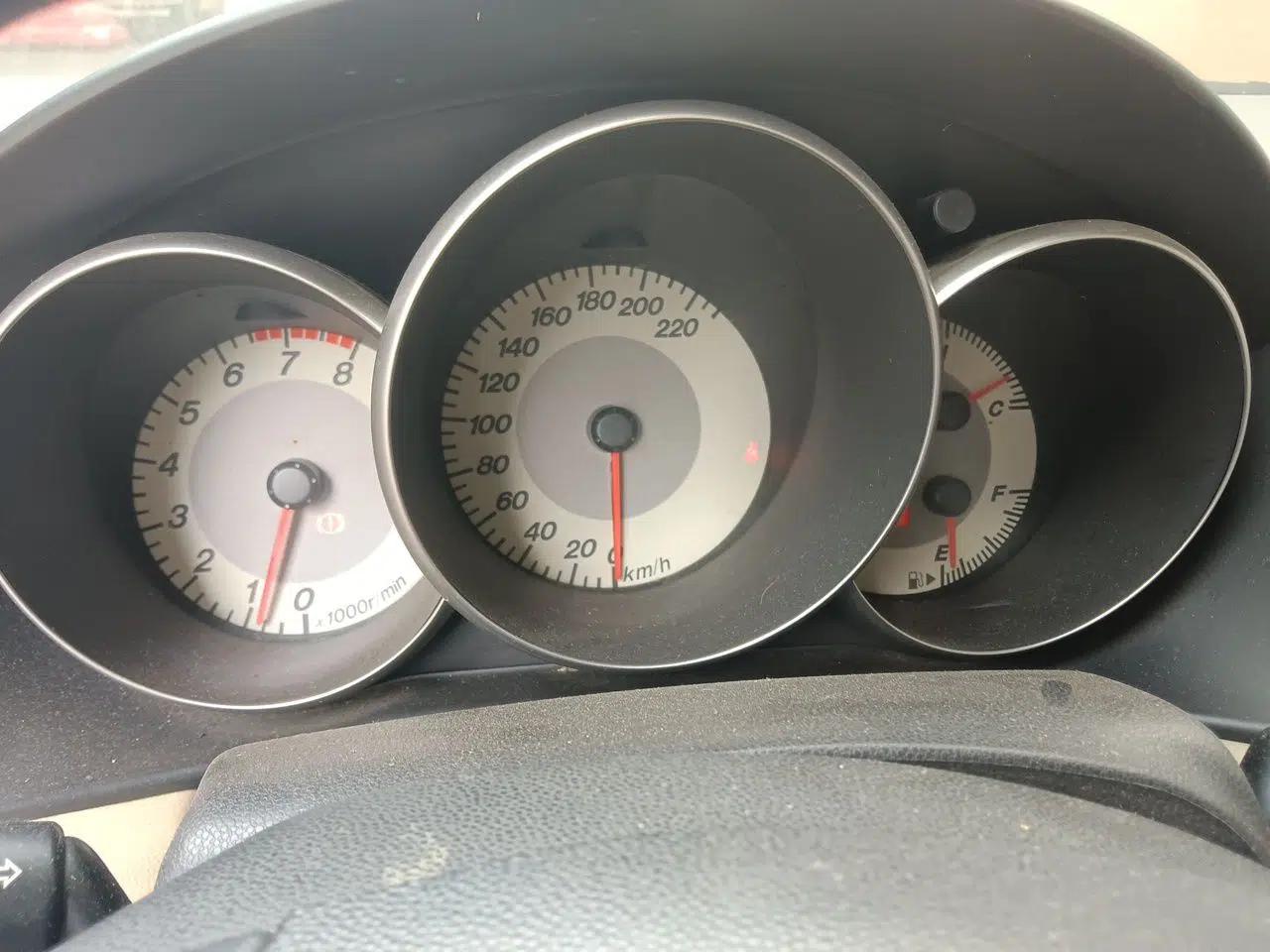 Mazda 3 2010 1.6L Manual Classic Stylish Version — миниатюра 11