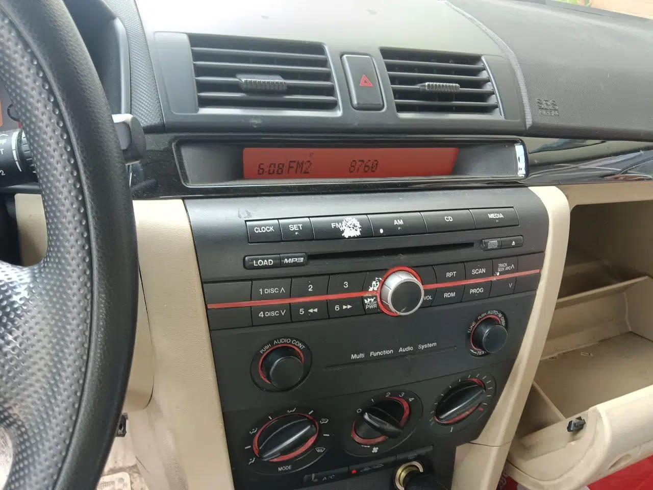 Mazda 3 2010 1.6L Manual Classic Stylish Version — миниатюра 13