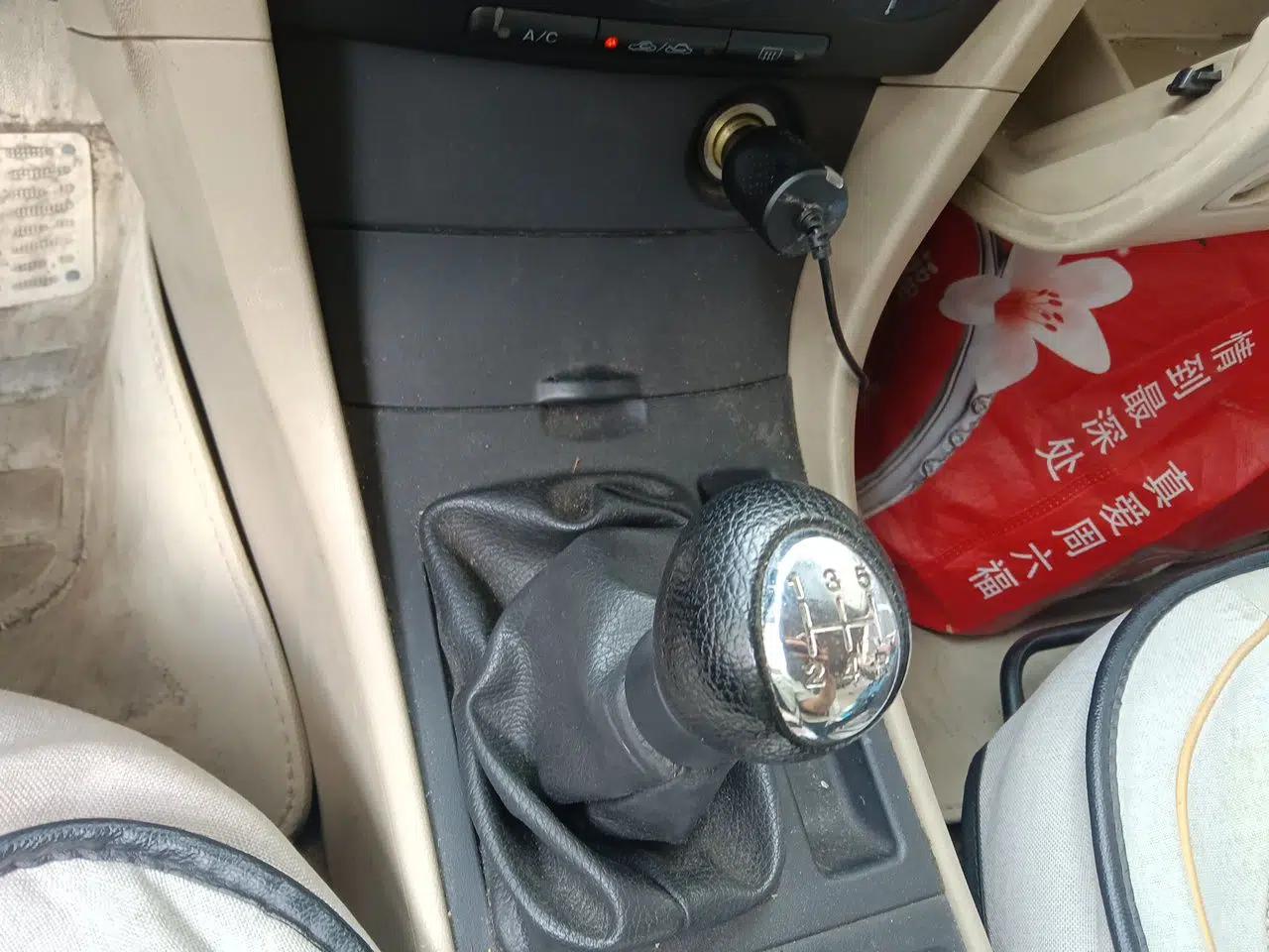 Mazda 3 2010 1.6L Manual Classic Stylish Version — миниатюра 14