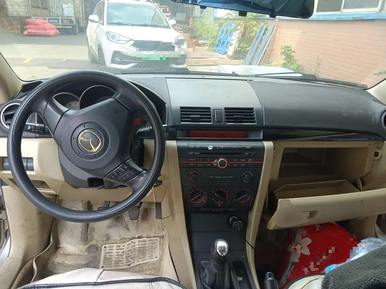 Mazda 3 2010 1.6L Manual Classic Stylish Version — миниатюра 9