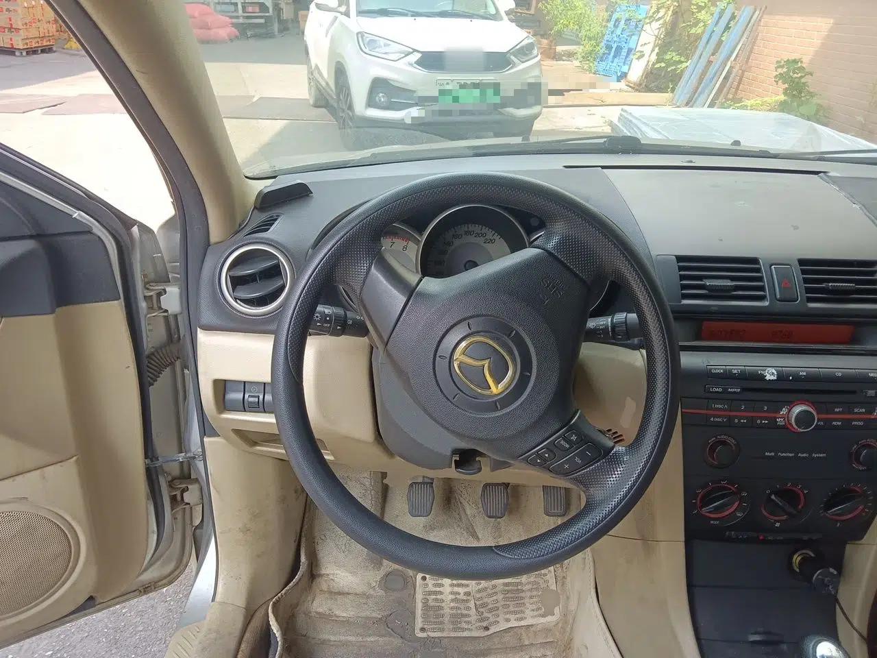 Mazda 3 2010 1.6L Manual Classic Stylish Version — миниатюра 10