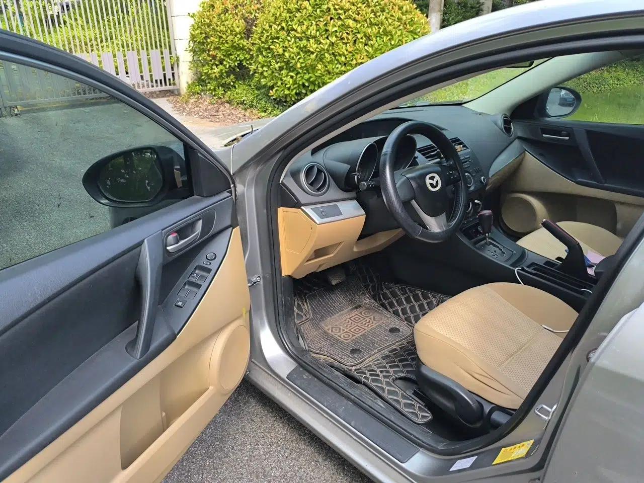 Mazda 3 2011 Sedan 1.6L Automatic Elite Model — миниатюра 16