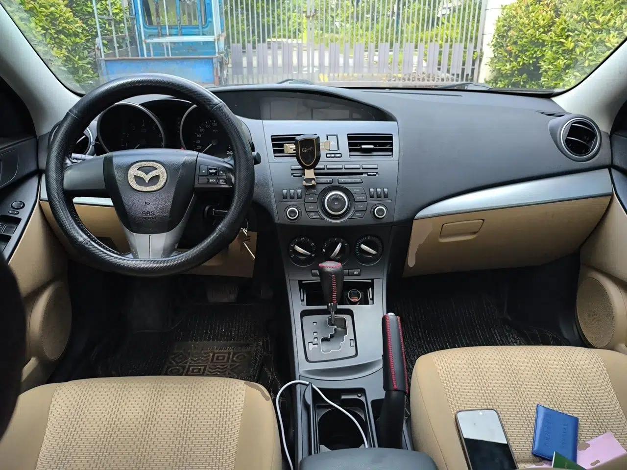 Mazda 3 2011 Sedan 1.6L Automatic Elite Model — миниатюра 9