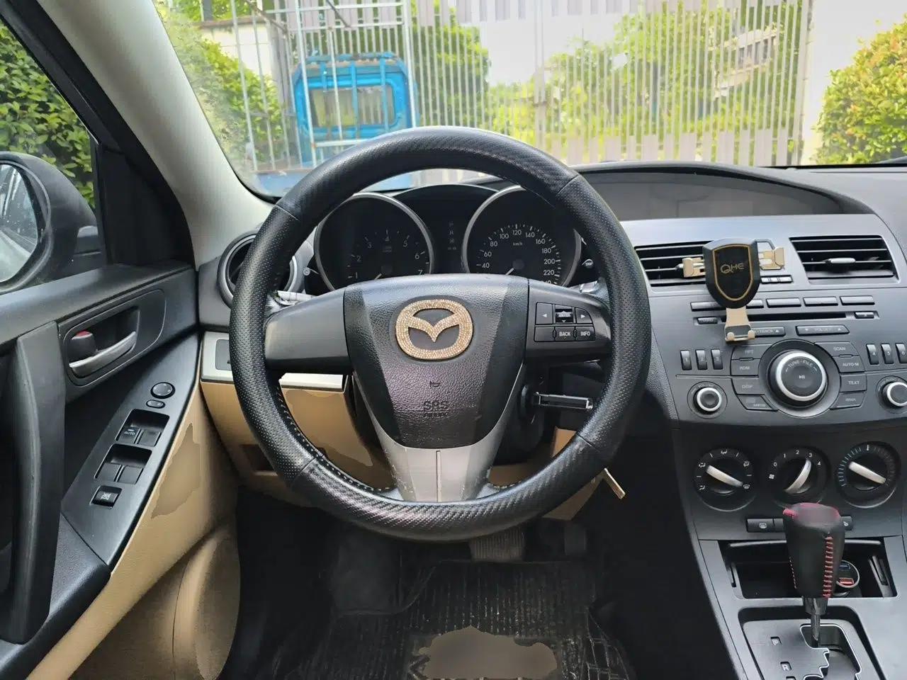 Mazda 3 2011 Sedan 1.6L Automatic Elite Model — миниатюра 10
