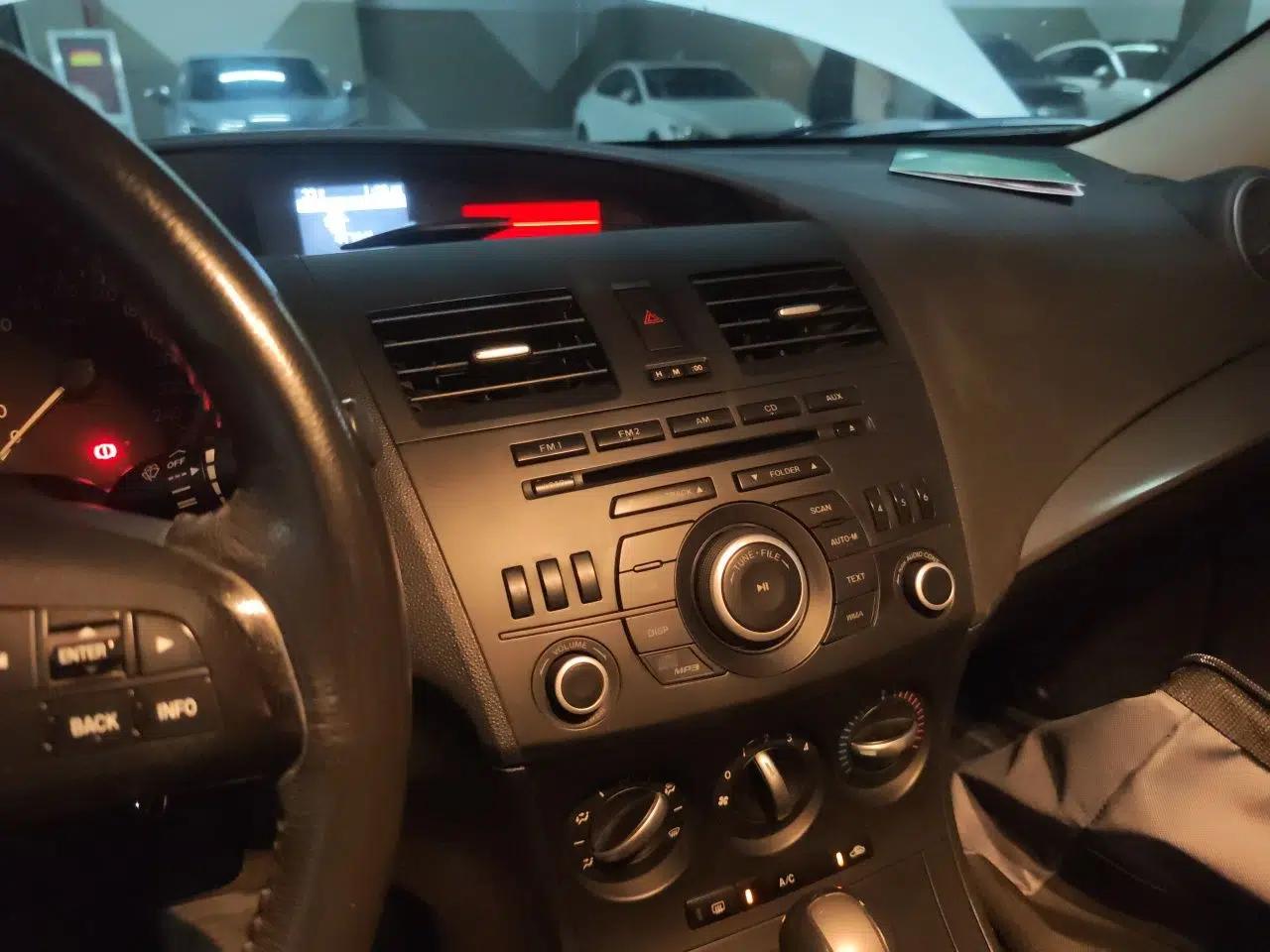 Mazda 3 2013 Sedan 1.6L Automatic Elite Model — миниатюра 13
