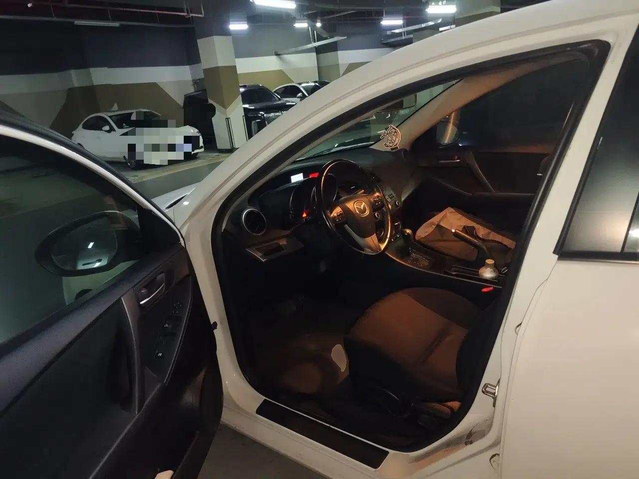 Mazda 3 2013 Sedan 1.6L Automatic Elite Model — миниатюра 16