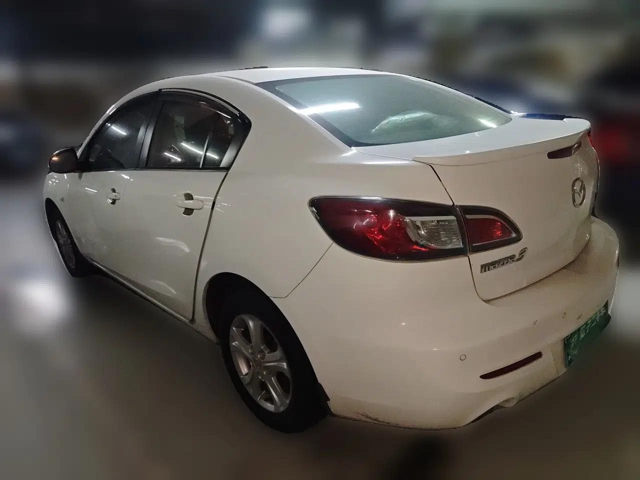 Mazda 3 2013 Sedan 1.6L Automatic Elite Model — миниатюра 4