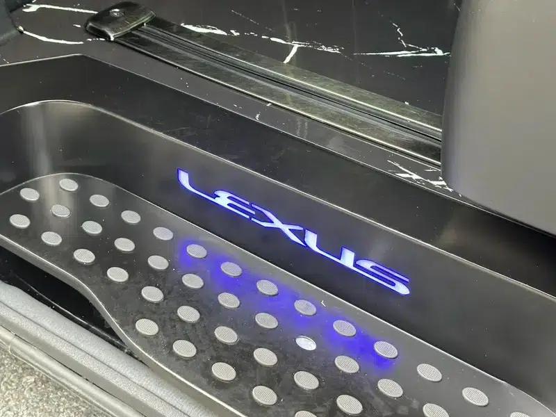 Lexus LM 2020 300h E-Four 7-Seat Elegant Edition — миниатюра 12