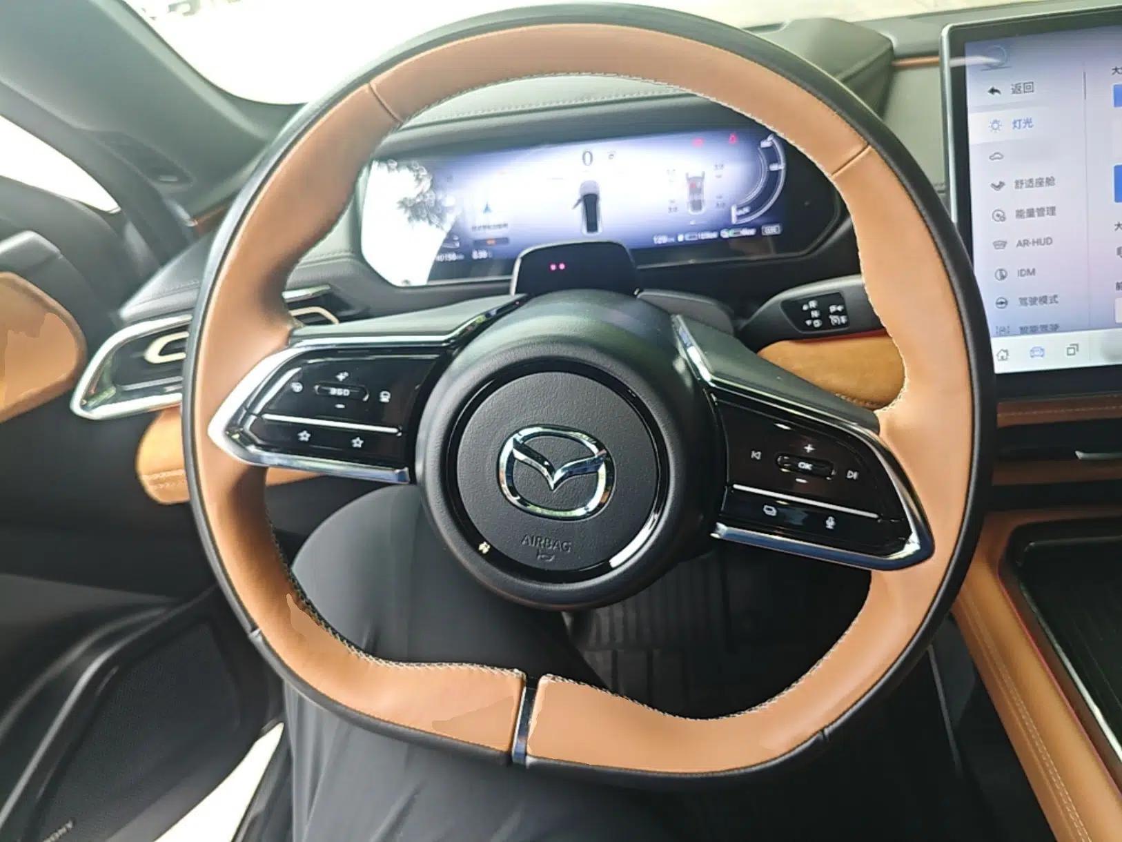 Mazda EZ-6 2024 Range-Extended 200 Luxury Edition — миниатюра 13