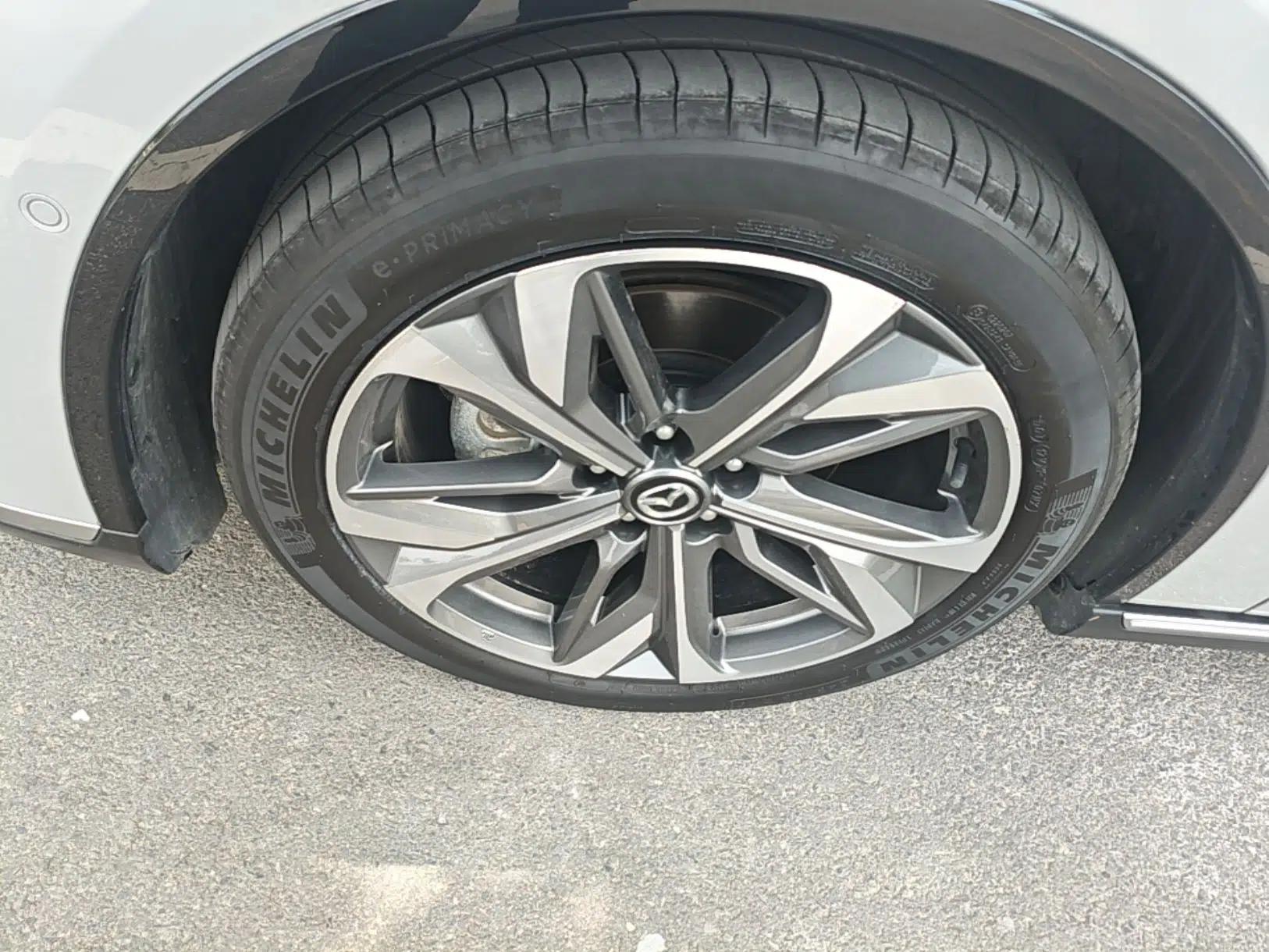 Mazda EZ-6 2024 Range-Extended 200 Luxury Edition — миниатюра 10