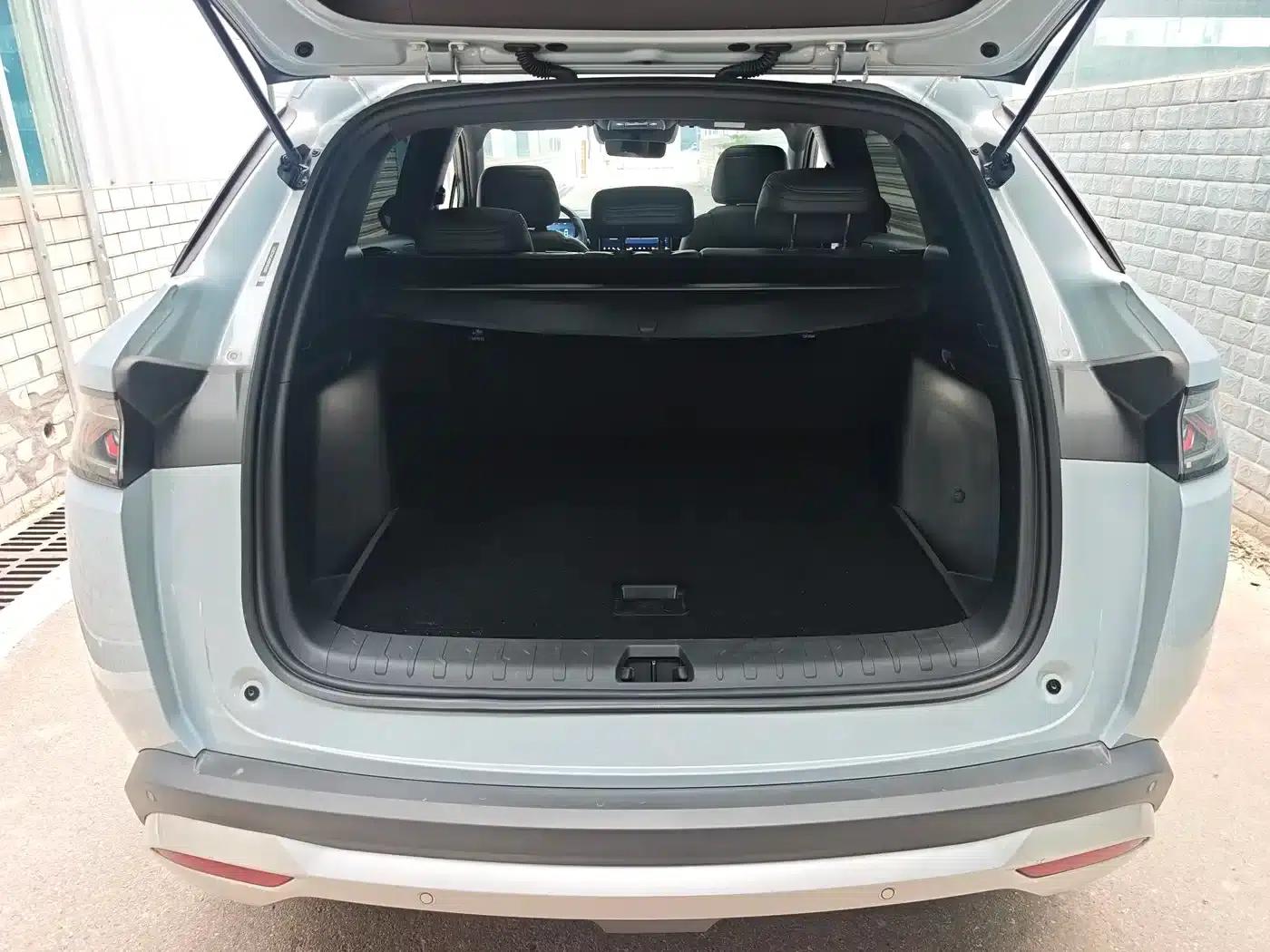 Song L DM-i 2025 Smart Driving Edition 112km Leading Model — миниатюра 12