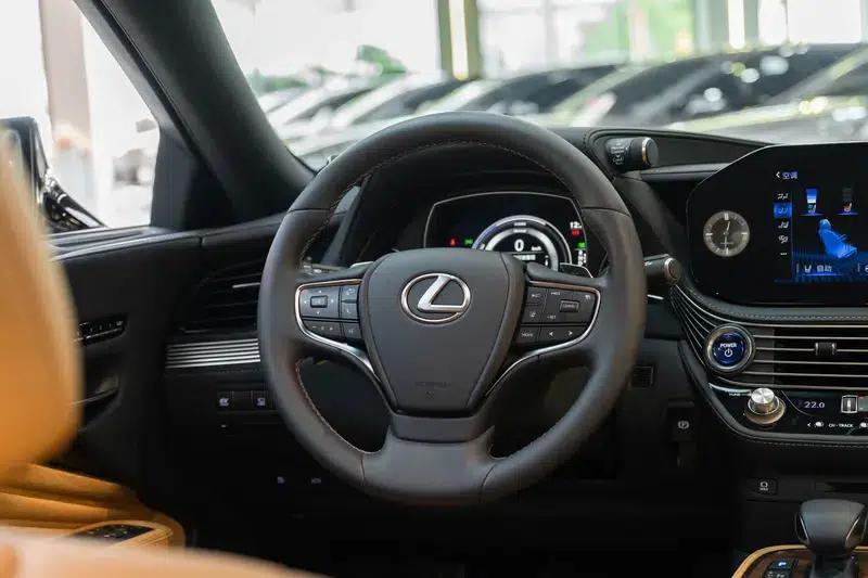 Lexus LS 2021 500h Premium Edition — миниатюра 16