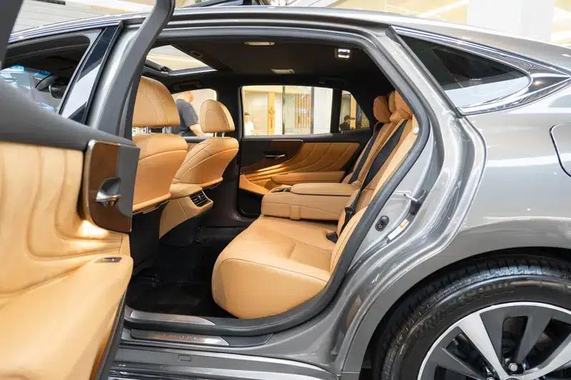 Lexus LS 2021 500h Premium Edition — миниатюра 20