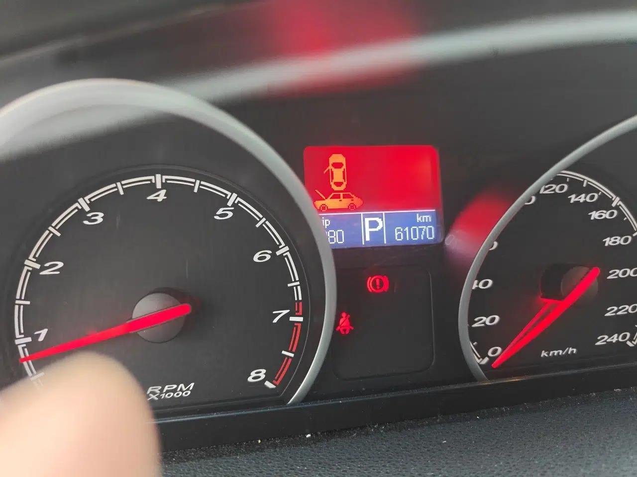 MG 6 2013 Hatchback 1.8L Automatic Drive Value Edition — миниатюра 12