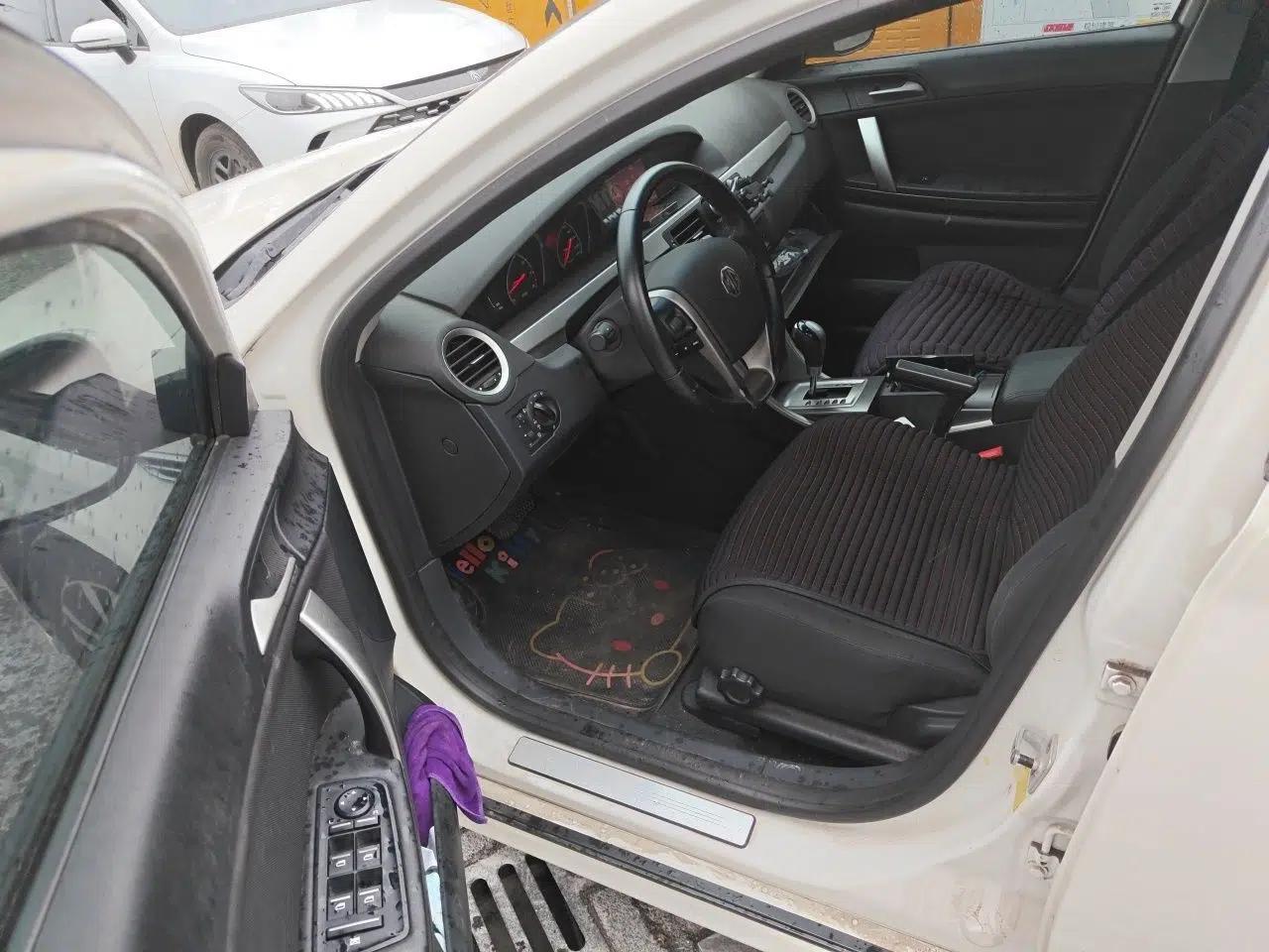 MG 6 2013 Hatchback 1.8L Automatic Drive Value Edition — миниатюра 16