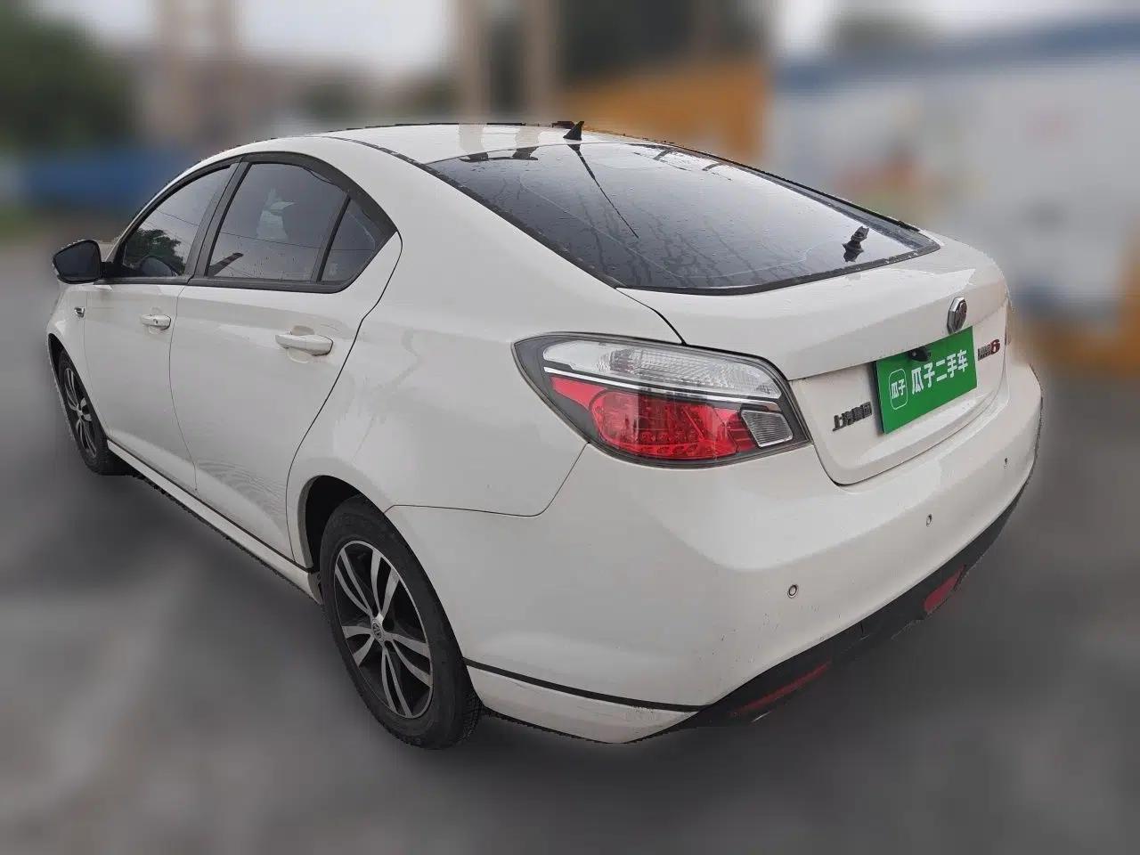 MG 6 2013 Hatchback 1.8L Automatic Drive Value Edition — миниатюра 4