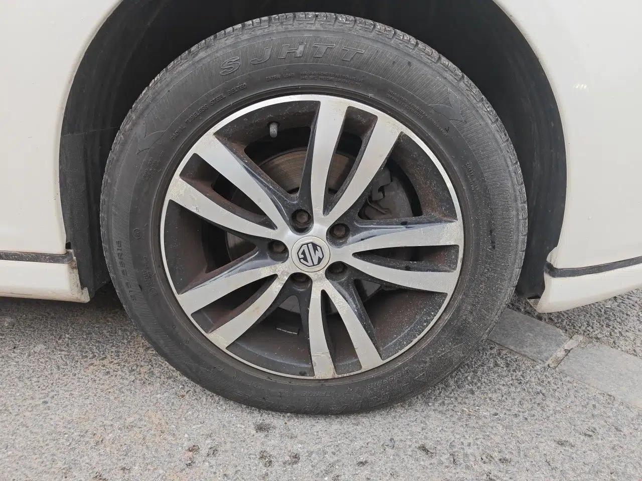 MG 6 2013 Hatchback 1.8L Automatic Drive Value Edition — миниатюра 8