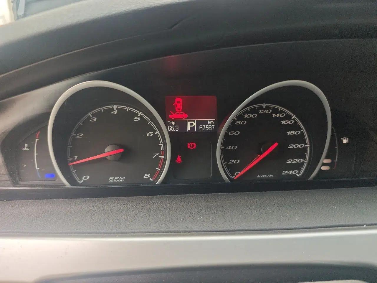 MG 6 2013 Hatchback 1.8L Automatic Drive Value Edition — миниатюра 11