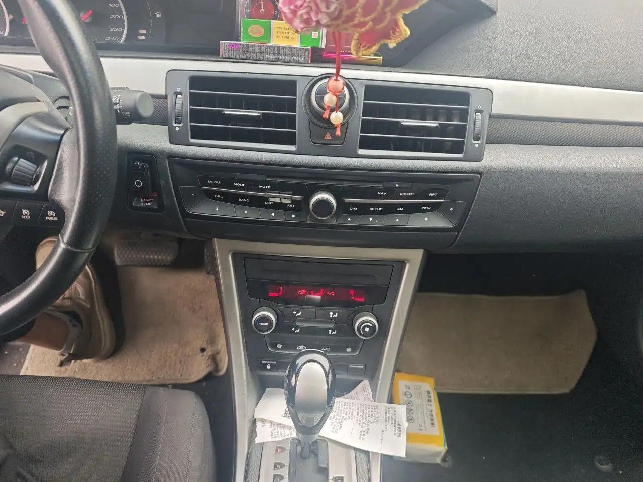 MG 6 2013 Hatchback 1.8L Automatic Drive Value Edition — миниатюра 13
