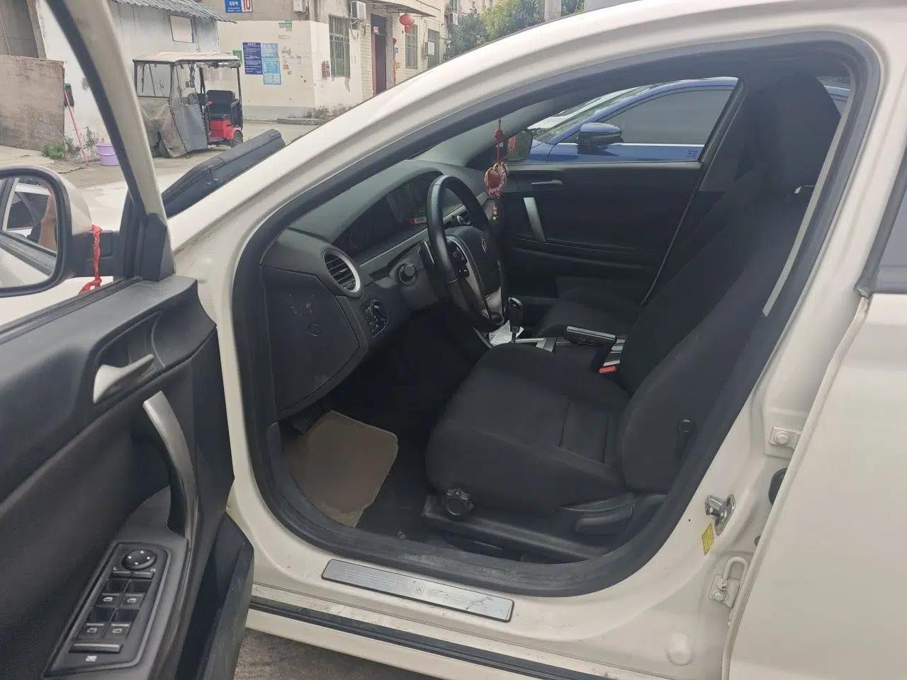 MG 6 2013 Hatchback 1.8L Automatic Drive Value Edition — миниатюра 16