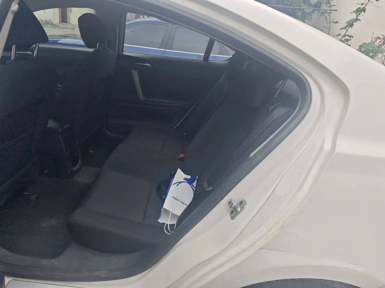 MG 6 2013 Hatchback 1.8L Automatic Drive Value Edition — миниатюра 17