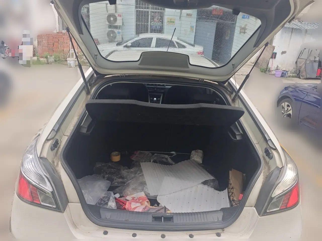 MG 6 2013 Hatchback 1.8L Automatic Drive Value Edition — миниатюра 19