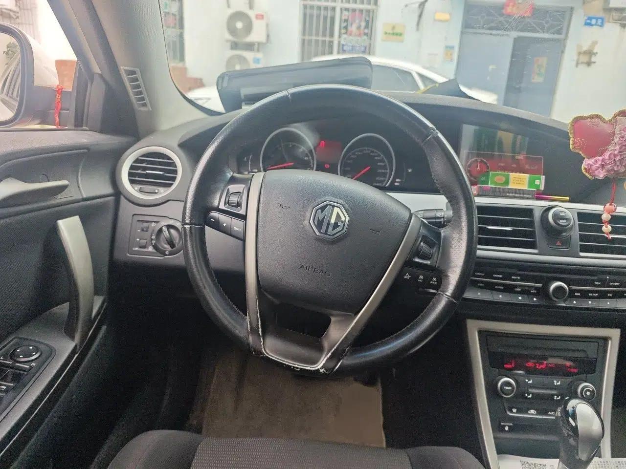 MG 6 2013 Hatchback 1.8L Automatic Drive Value Edition — миниатюра 10