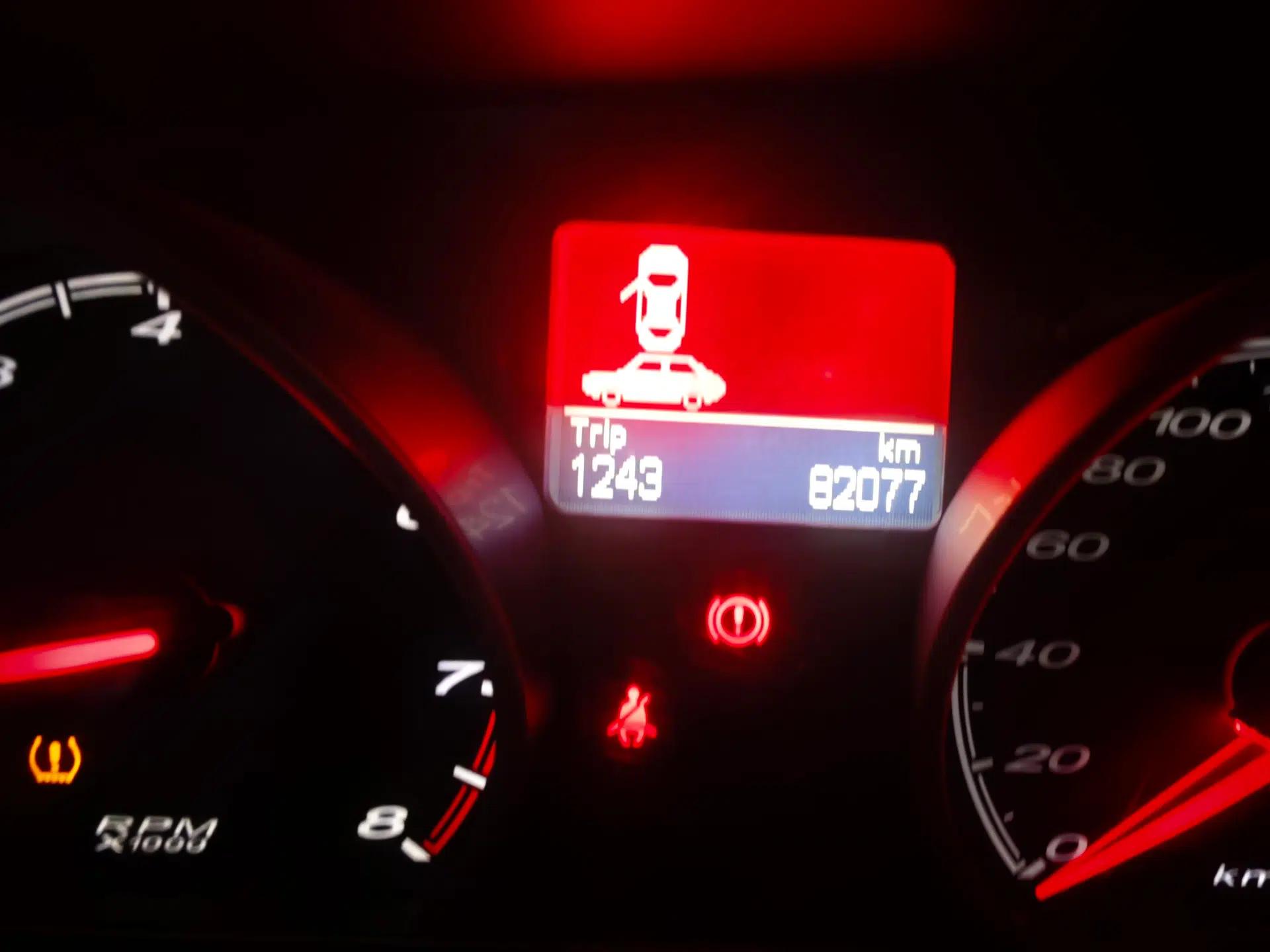 MG 6 2013 Hatchback 1.8T Manual GT Value Edition — миниатюра 12
