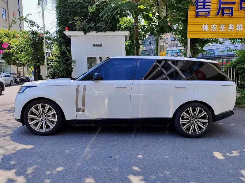 Range Rover 2024 3.0 L6 400PS Grand Long Wheelbase 7-Seater — миниатюра 3