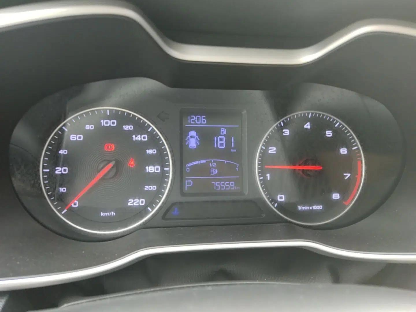 MG ZS 2017 1.5L Automatic Luxury Internet Edition — миниатюра 19