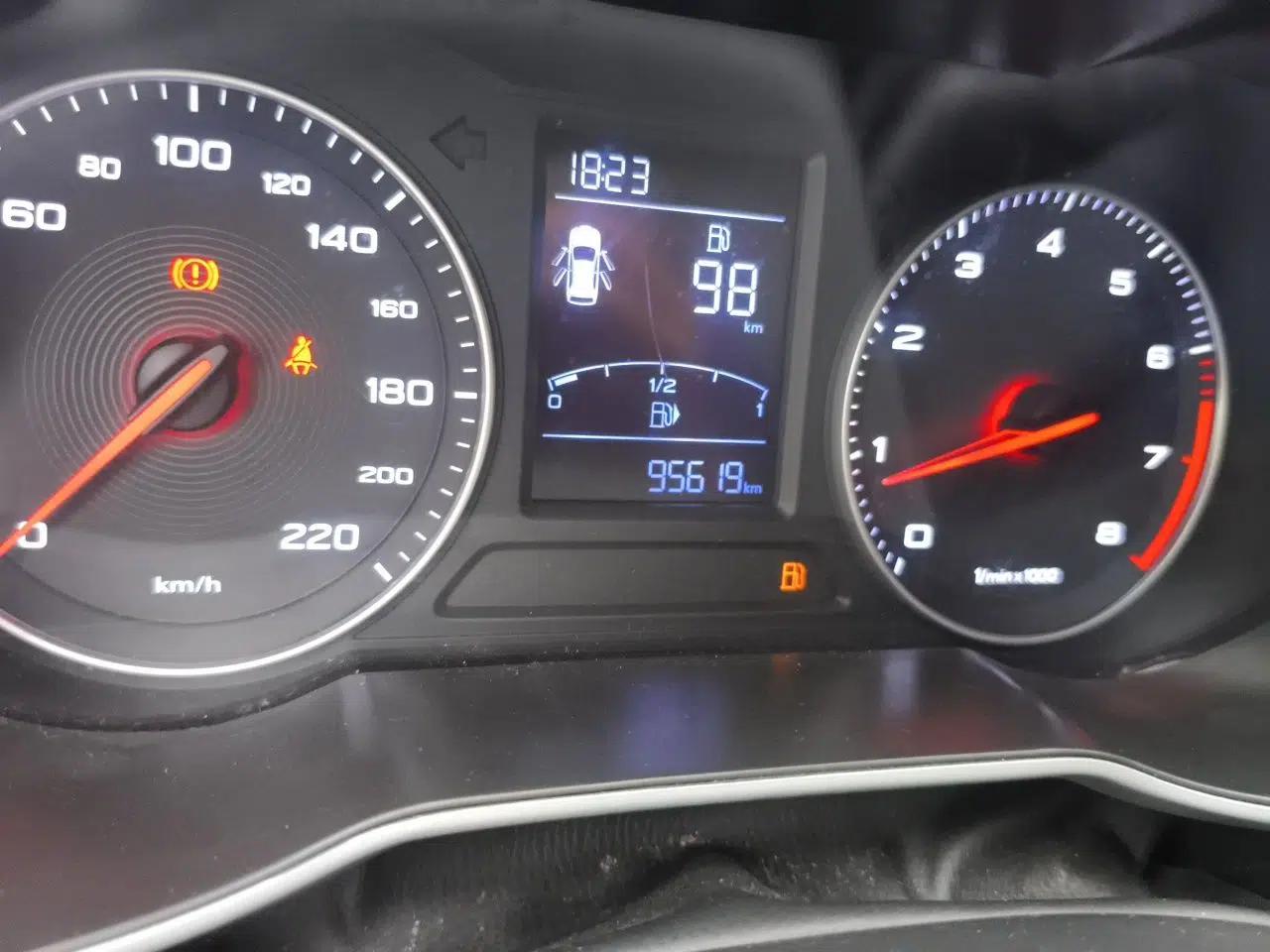 MG ZS 2019 1.5L Manual Global Luxury Edition China VI Standard — миниатюра 12
