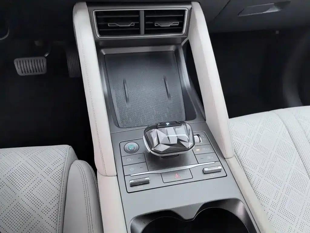 Yuan UP 2024 Model 401KM Leading Edition — миниатюра 13
