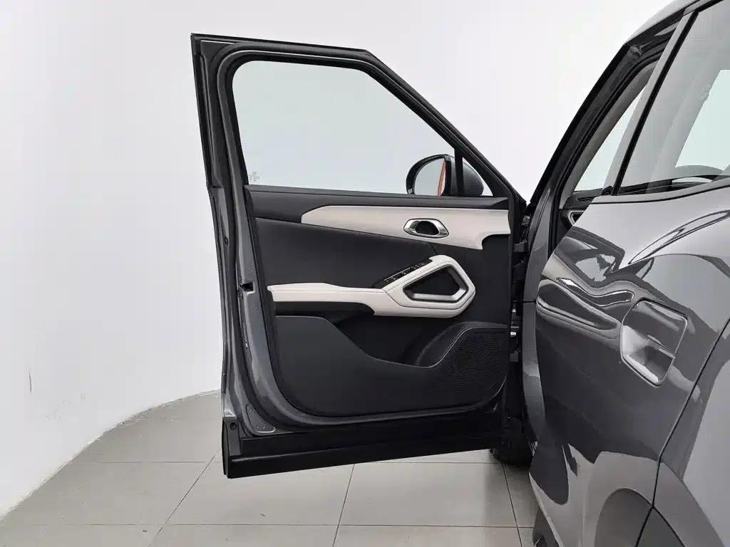 Yuan UP 2024 Model 401KM Leading Edition — миниатюра 8