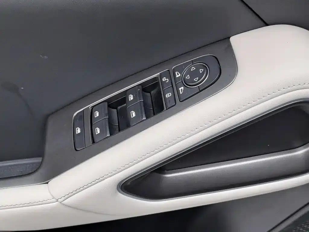 Yuan UP 2024 Model 401KM Leading Edition — миниатюра 9