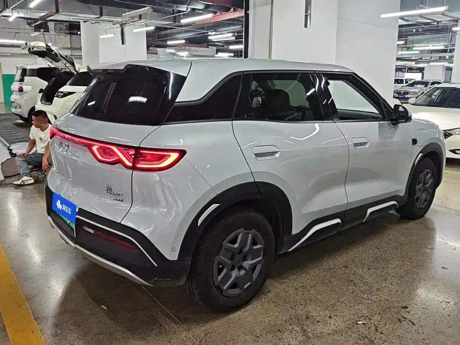 Yuan UP 2025 Smart Driving Edition 401KM Vitality Edition — миниатюра 3